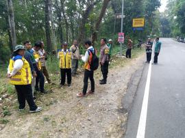 PEMASANGAN PATOK BATAS HUTAN